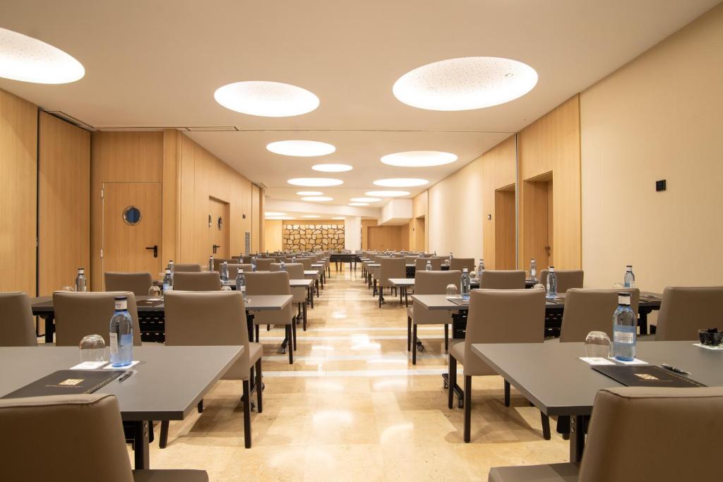 格拉纳达中心酒店商务区和&#47;或会议室