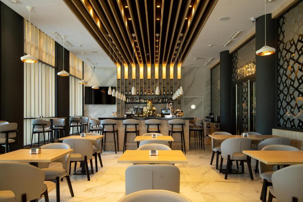 格拉纳达中心酒店餐厅或其他用餐的地方
