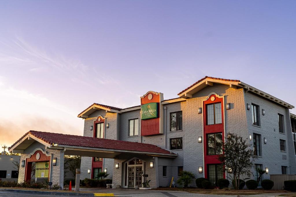 塔拉哈西Casa Bella Inn & Suites Extended Stay的 ⁇ 染酒店