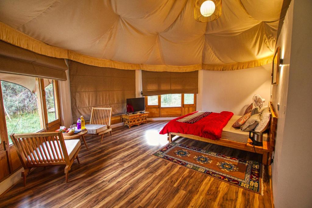 洪达尔Chalet Seabuckthorn - Hunder的帐篷内一间卧室,配有一张床