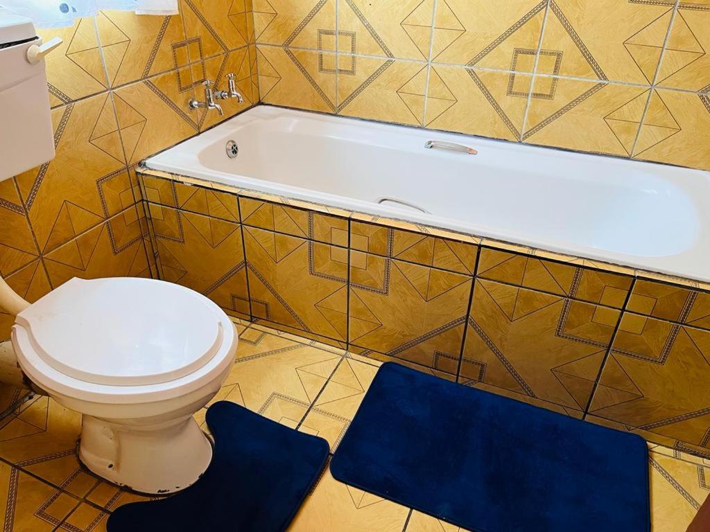 Izinjiki Namacusi Guest House的一间浴室