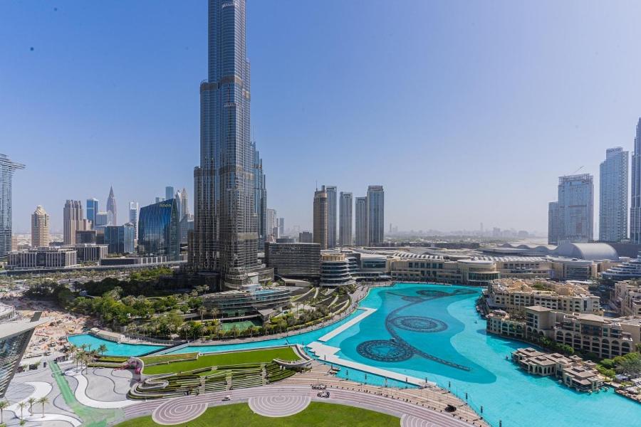 迪拜Splendid Apartments with Burj Khalifa and Fountain View的城市空中景观高楼