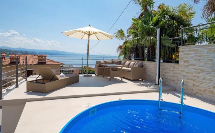 奥帕提亚Villa Milla的海景别墅 - 带游泳池