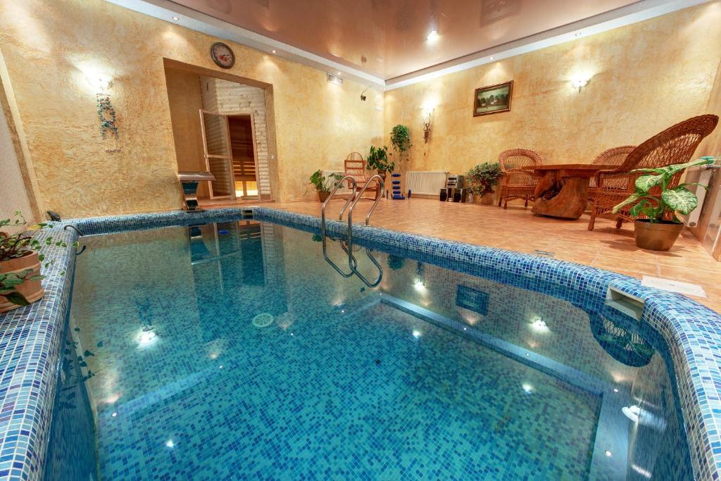亚列姆切索菲亚酒店的一座大型游泳池,