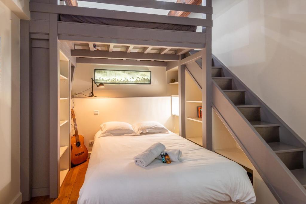 LES SUITES D&#39;ANNICIACA - Hyper centre avec vue sur le chateau客房内的一张或多张床位