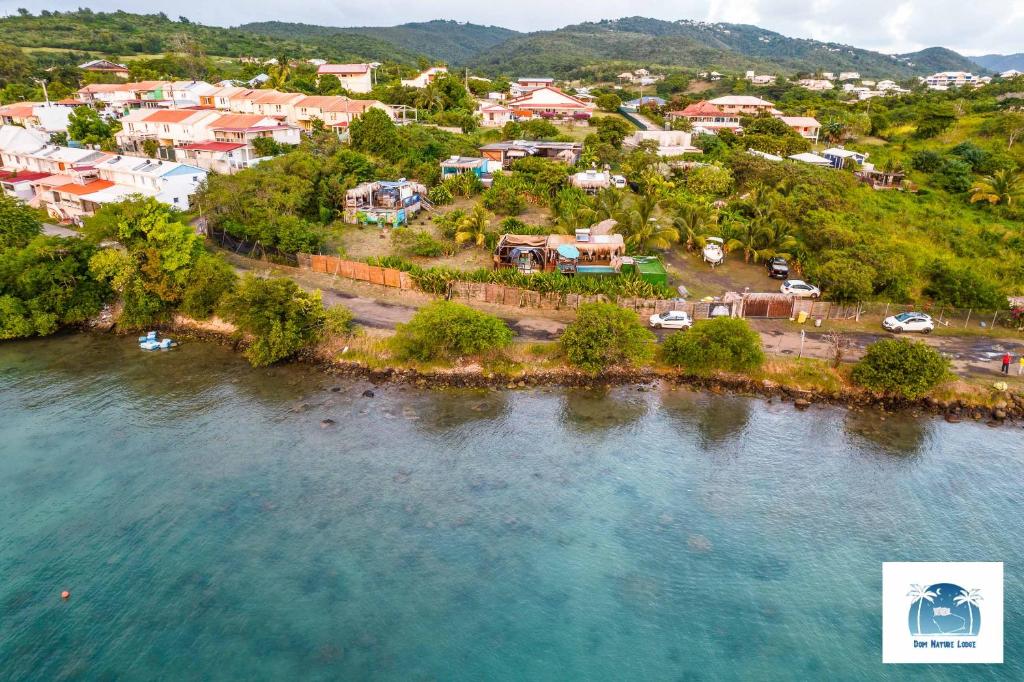 圣吕斯Caraibes insolite的水中小岛的空中景观