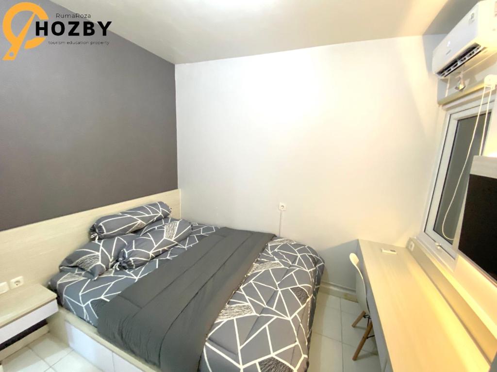 Hozby Suites Aeropolis Premier客房内的一张或多张床位
