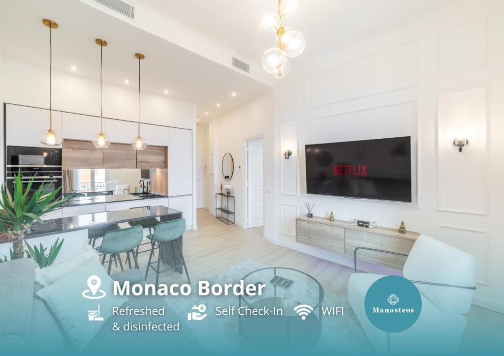 博索莱伊Monaco frontière - Appartement Luxe - Belle Epoque - AD的厨房以及带餐桌和电视的客厅。
