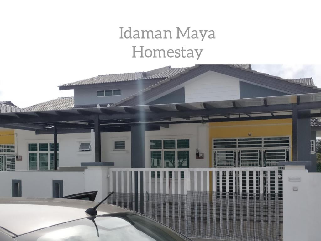 居銮Idaman Maya的前面有停车位的房子