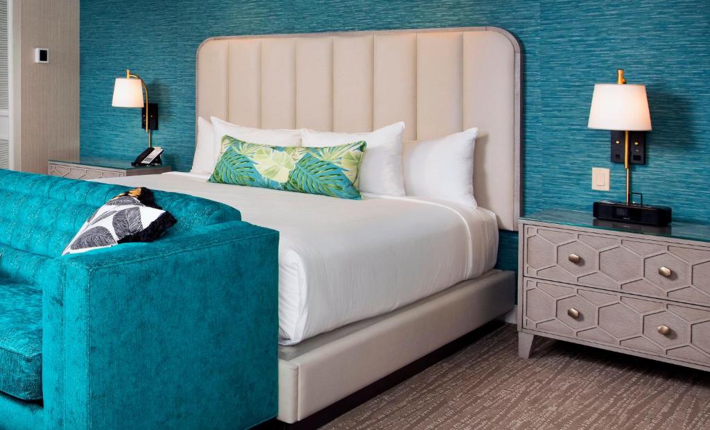 Beau Rivage Resort &amp; Casino客房内的一张或多张床位