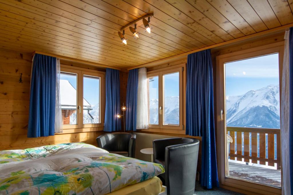 贝特默阿尔卑Chalet Weisshorn 5的山景卧室 - 带1张床