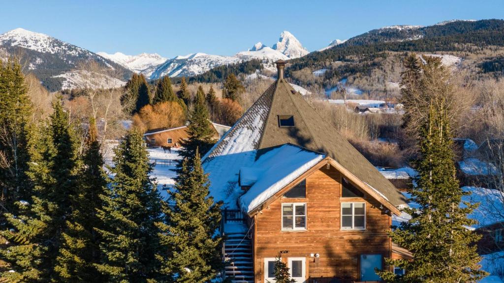 阿尔塔特通提皮旅馆的山中雪地小木屋