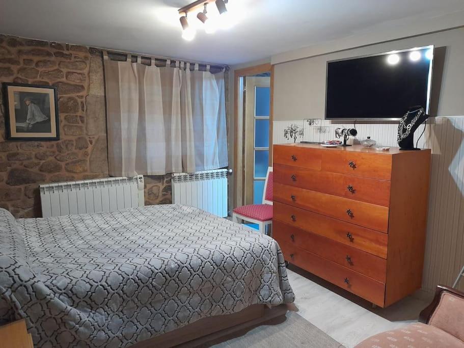 Agradable casa rural en Galicia客房内的一张或多张床位
