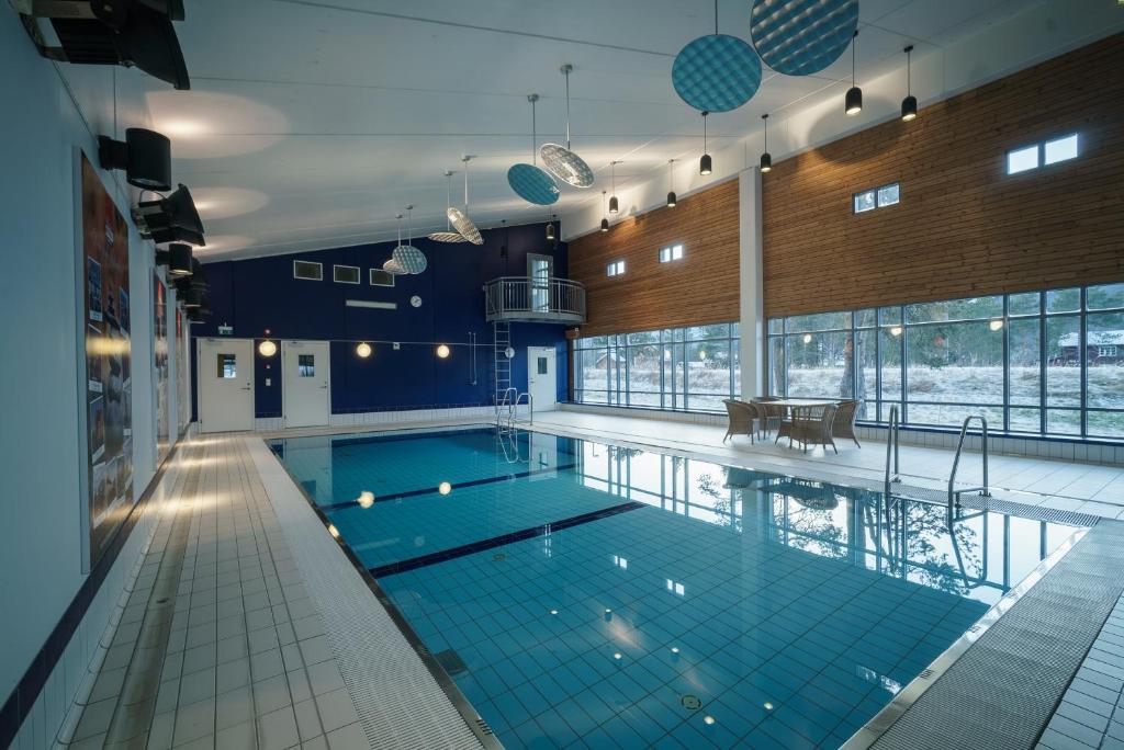 BjorliBjorli Fjellstuer - by Classic Norway Hotels的大楼内的大型游泳池