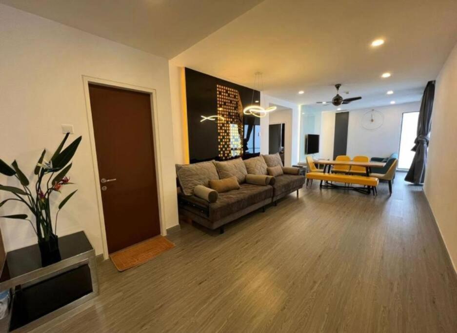 2BR Cozy Space with Living Room hosted by Genting Grandeur的休息区