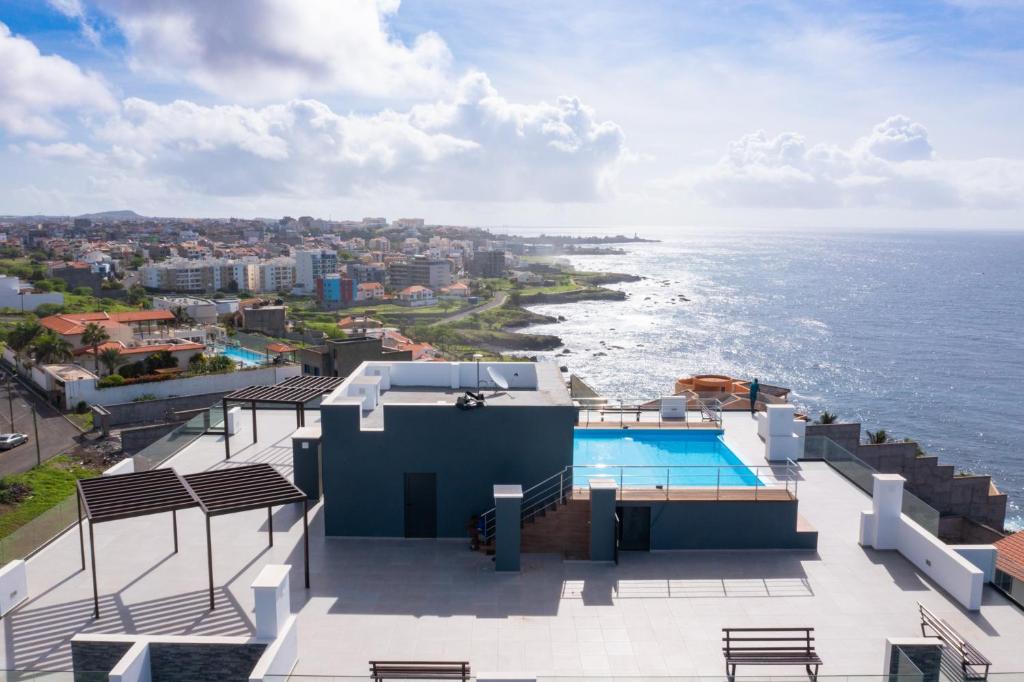 普拉亚3 bdr aprt, best seaview, rooftop pool - LCGR的阳台享有海景。