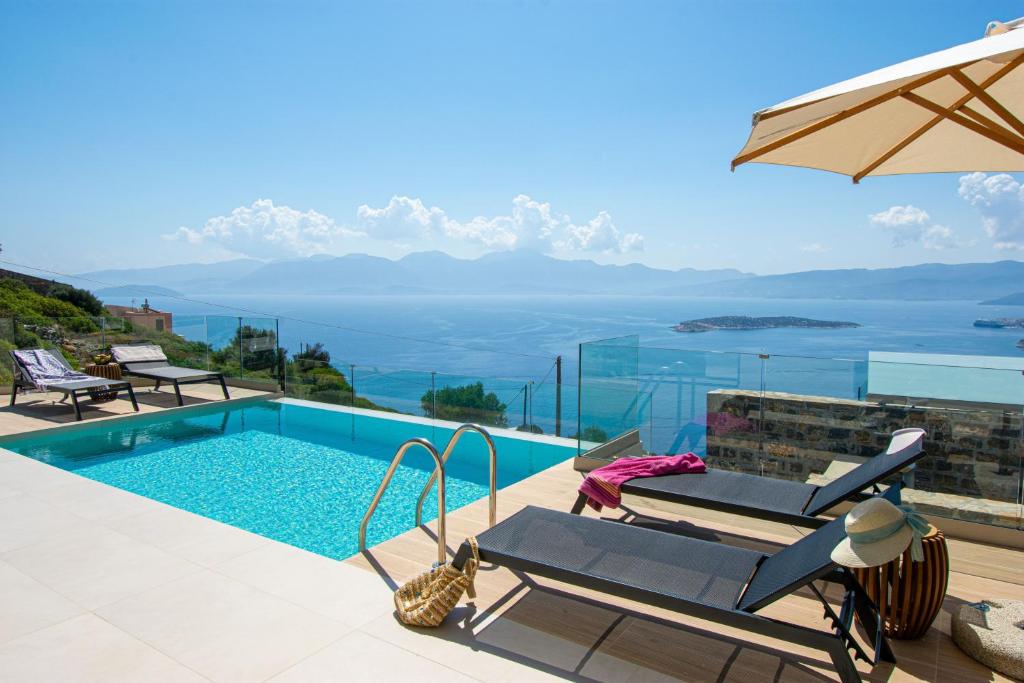 阿基欧斯尼古拉斯Majestic View Villas的海景别墅 - 带游泳池