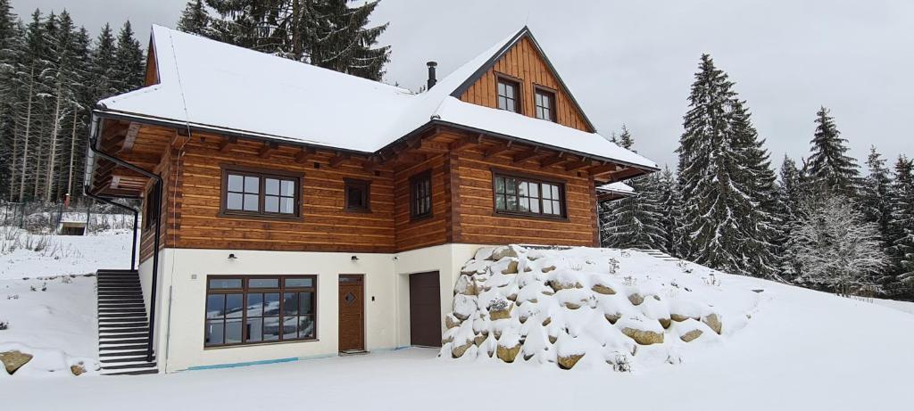 迪马诺卡多林纳Drevenica Lesanka的雪地小木屋