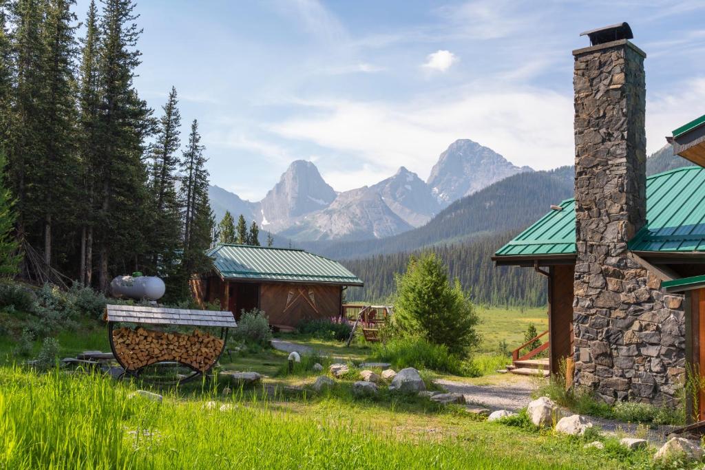 卡纳纳斯基斯村恩加丁山山林小屋的山地的长凳