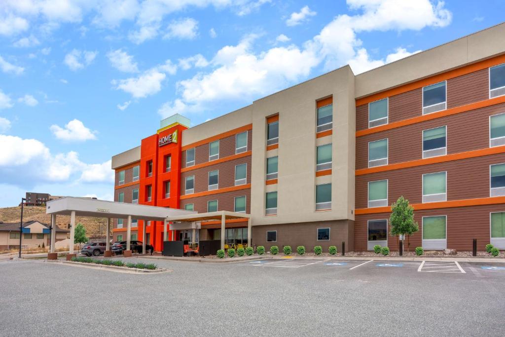 波卡特洛Home2 Suites By Hilton Pocatello, Id的停车场酒店 ⁇ 染