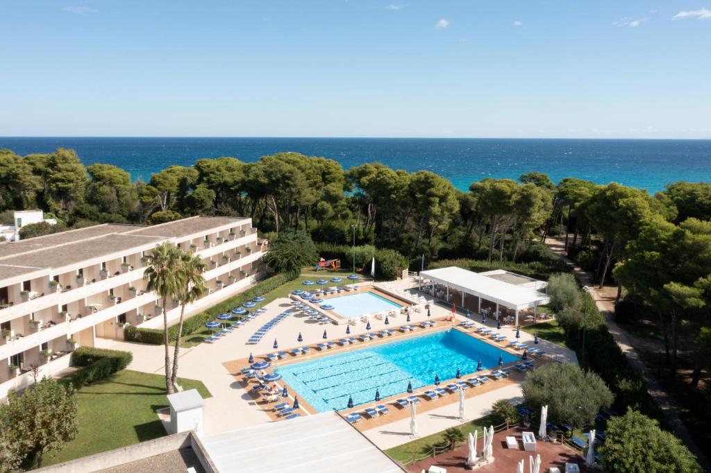 孔卡斯普奇拉VOI Daniela Essentia的享有酒店空中美景,设有游泳池