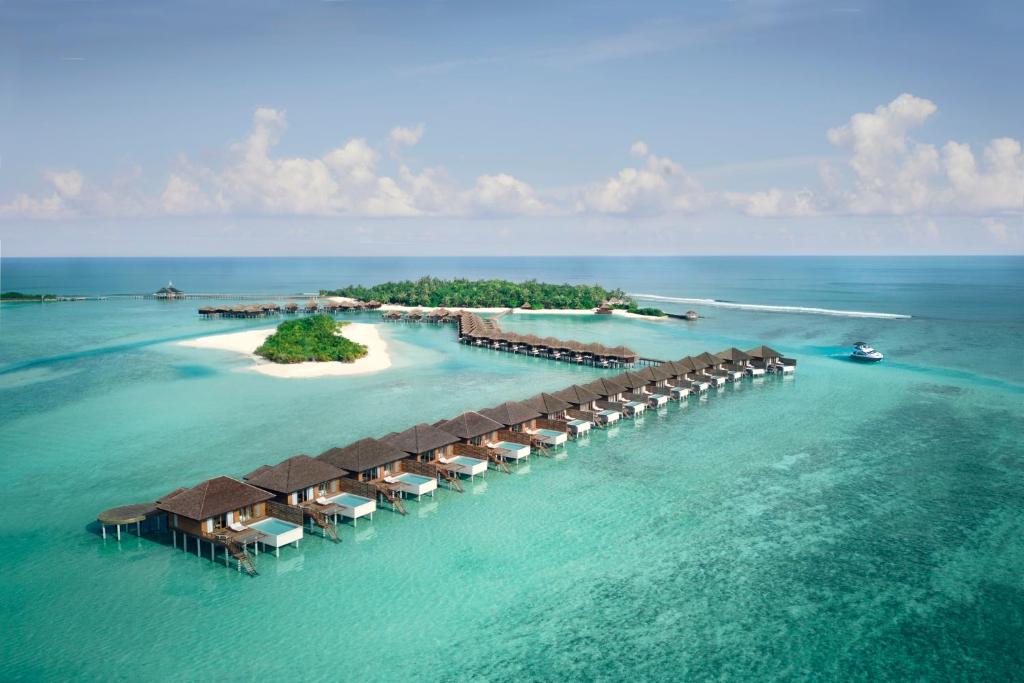 南马累环礁Anantara Veli Maldives Resort - Special Offer On Transfer Rates For Summer 2024的海洋岛屿的空中景观