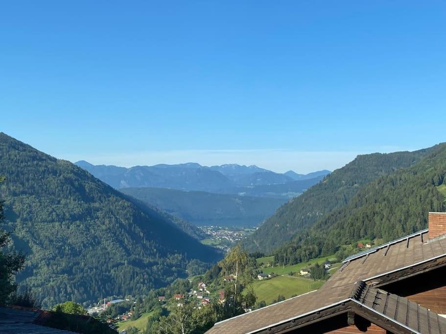 ZödlGemütliches Bergappartement mit Seeblick的享有山脉山谷的景色