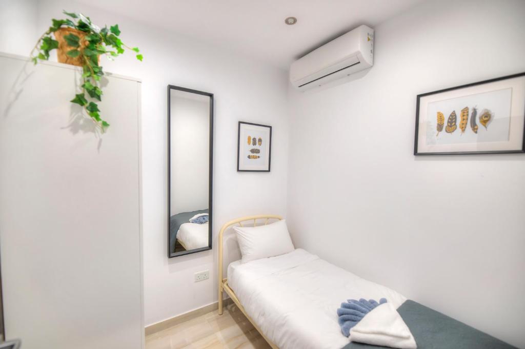 Modern and bright 2bedroom with terrace SARD1-1&#x5BA2;&#x623F;&#x5185;&#x7684;&#x4E00;&#x5F20;&#x6216;&#x591A;&#x5F20;&#x5E8A;&#x4F4D;