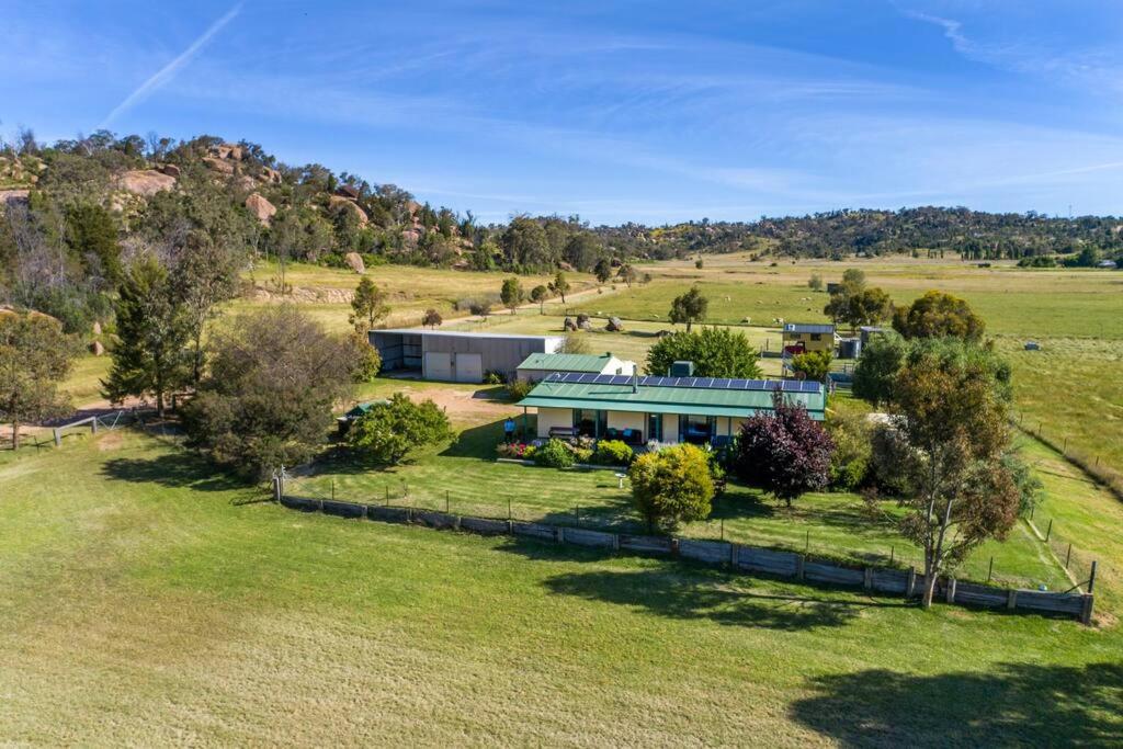 Stony CreekThe Ithaca Farm Experience - A Unique Mudgee Escape的田野农舍的空中景观