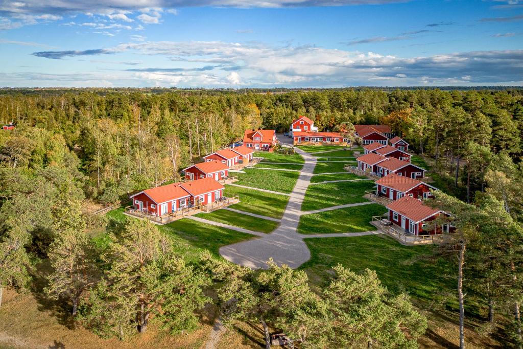 摩尔比兰加Stora Frögården的一排房子的空中景观