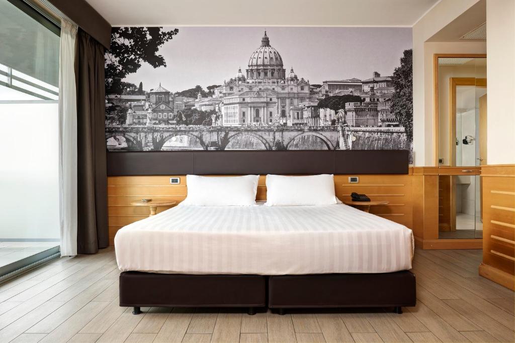 罗马阿兰公园西方酒店的卧室拥有国会大厦的黑白照片