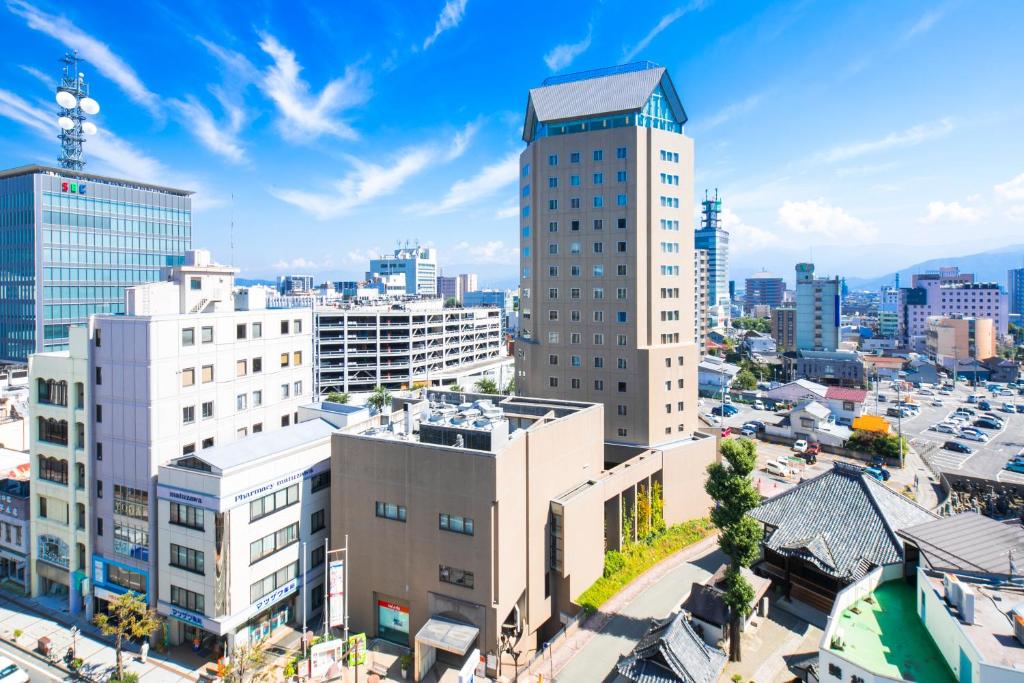 长野长野日航城市酒店的城市空中景观高楼