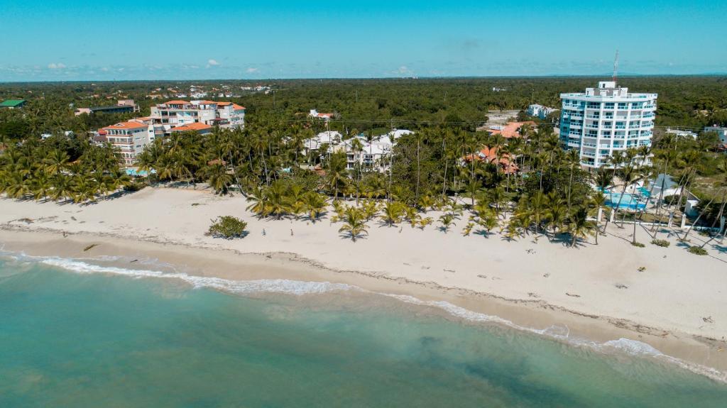 璜多里奥Beach Apartment Villas Jubey, Emotion access的享有海滩的空中景致。