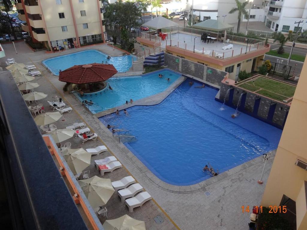 卡达斯诺瓦斯Aguas Quentes 601-B的享有酒店游泳池的顶部景色