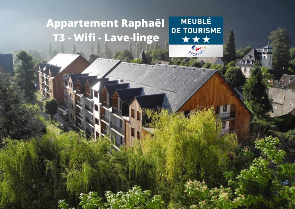 巴涅尔-德吕雄T3 Raph & Gab's 3 Etoiles Jardins de Ramel WIFI Lave Linge的图象,带有出租公寓字样的建筑