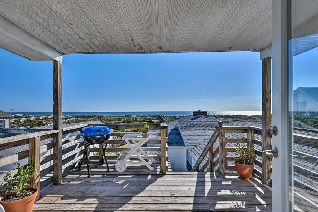 费南迪纳比奇Fernandina Cottage Deck, Direct Beach Access的海景门廊