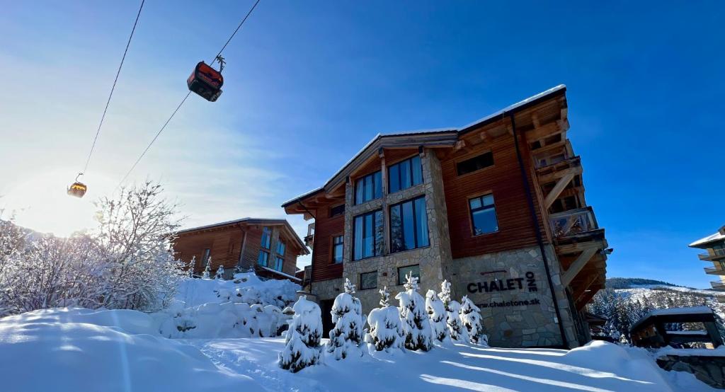 迪马诺卡多林纳Chalet One Jasná的雪地小屋 - 带滑雪缆车