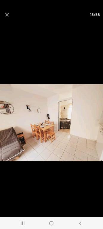 Villa 6 couchages spa privatif, accès direct mer, piscine的厨房或小厨房