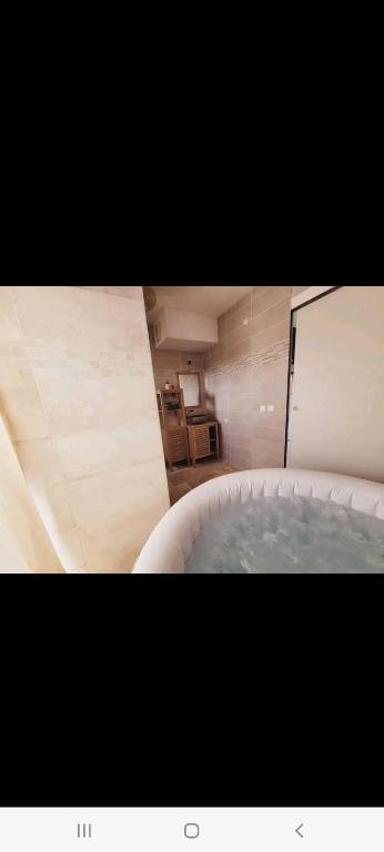 Villa 6 couchages spa privatif, accès direct mer, piscine平面图