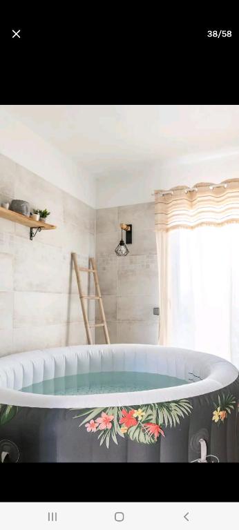 Villa 6 couchages spa privatif, accès direct mer, piscine平面图