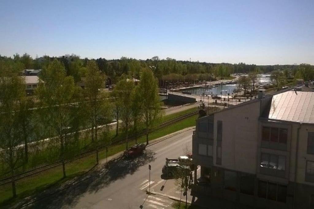 新考蓬基Ylimmän kerroksen luksusnäkymät ydinkeskustassa的城市的空中河景