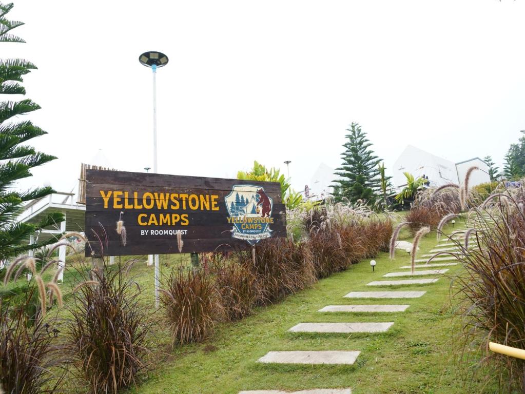 考科Yellowstone Camps O2 Zone Khao Kho的路旁黄石 ⁇ 火标志