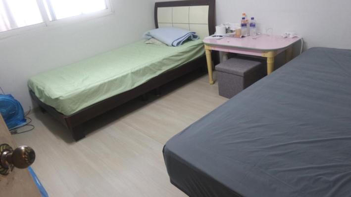 Ocean House Suwon客房内的一张或多张床位