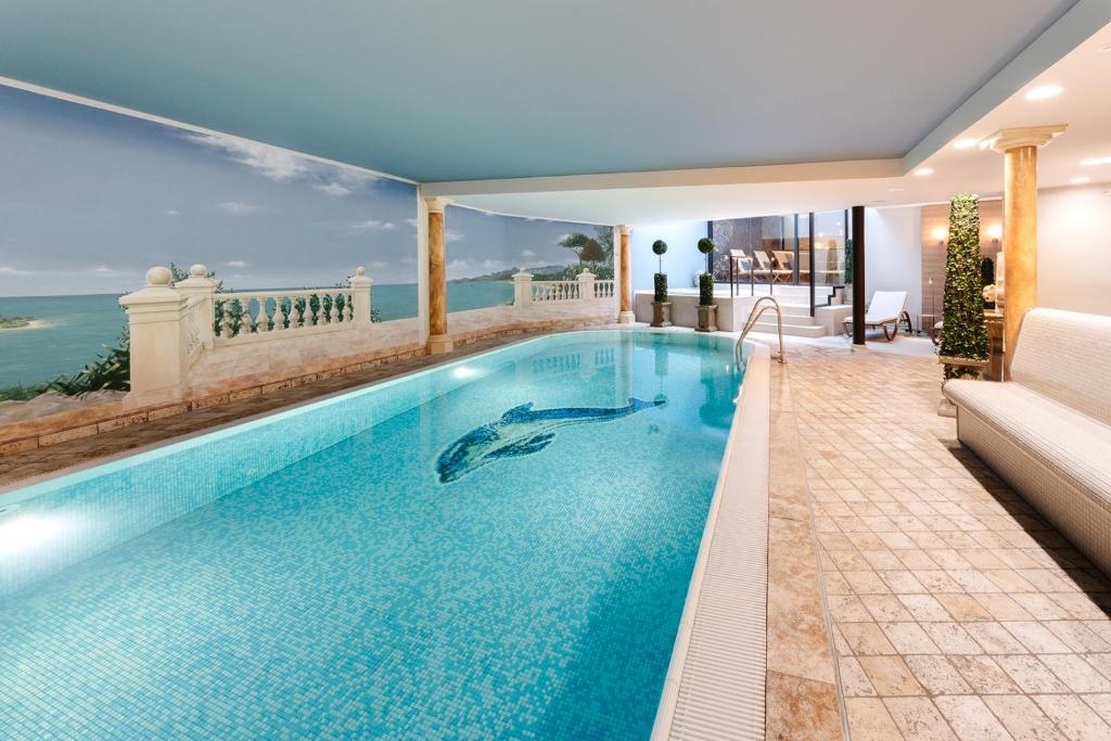圣维特Relax-Hotel Pip-Margraff的海水中海豚游泳池