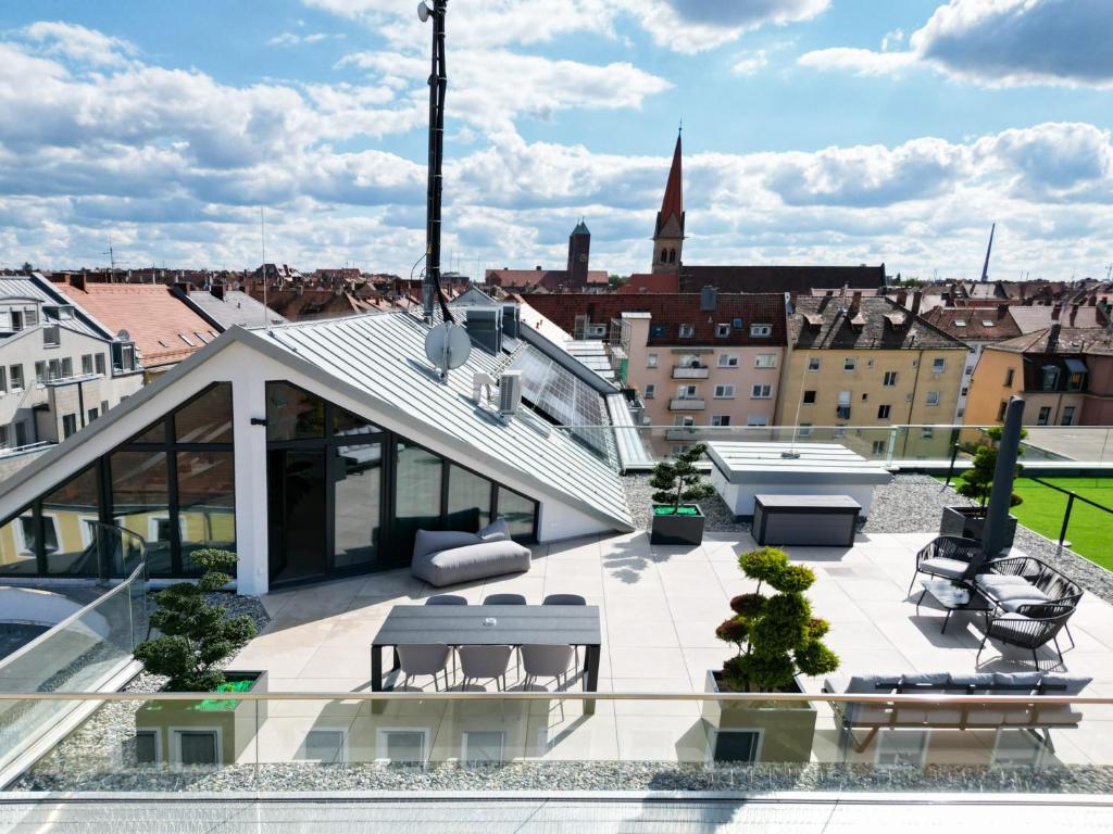 纽伦堡THE Penthouse at Eco Smart Apartments的从建筑物屋顶上可欣赏到风景
