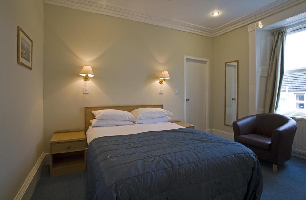 圣克莱尔酒店客房内的一张或多张床位