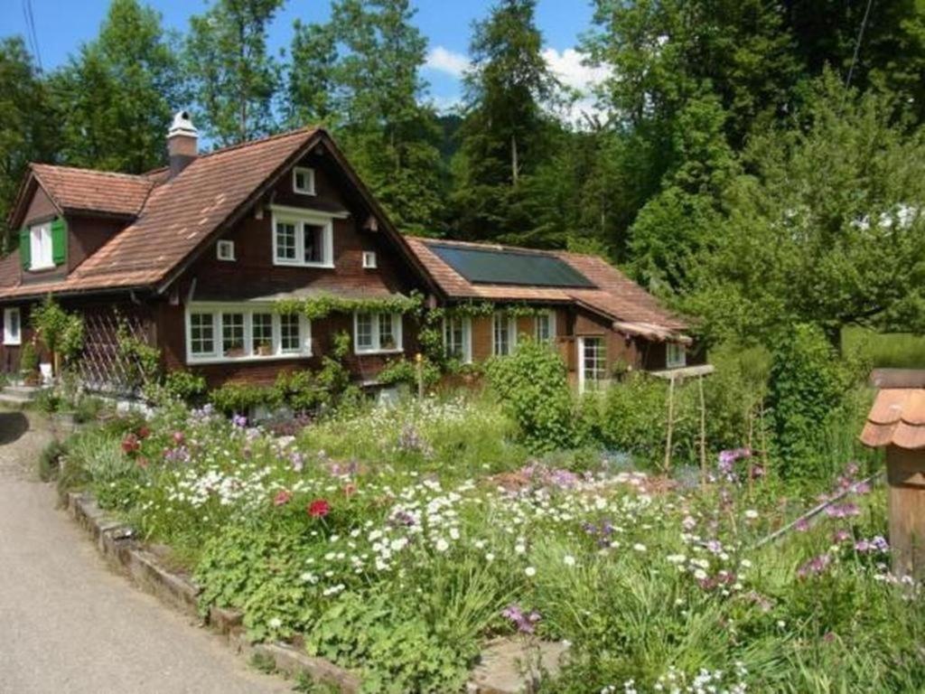 EbnatBrandholz的前面有花园的房子