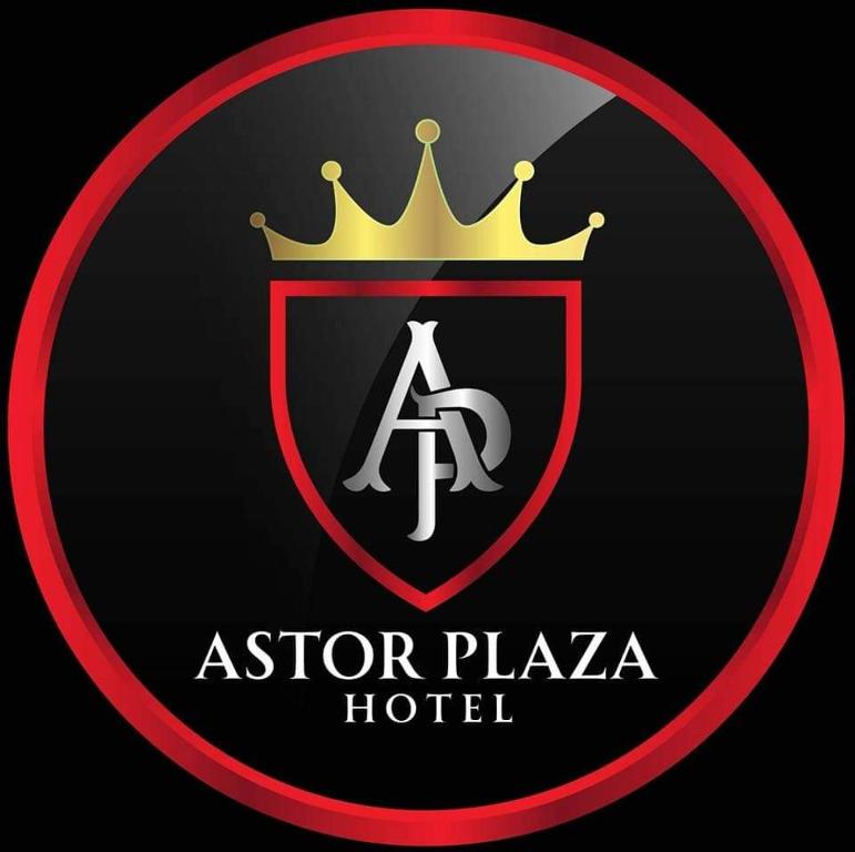 弗洛伦西亚Hotel Astor Plaza的加苏达广场顶部的冠状标志