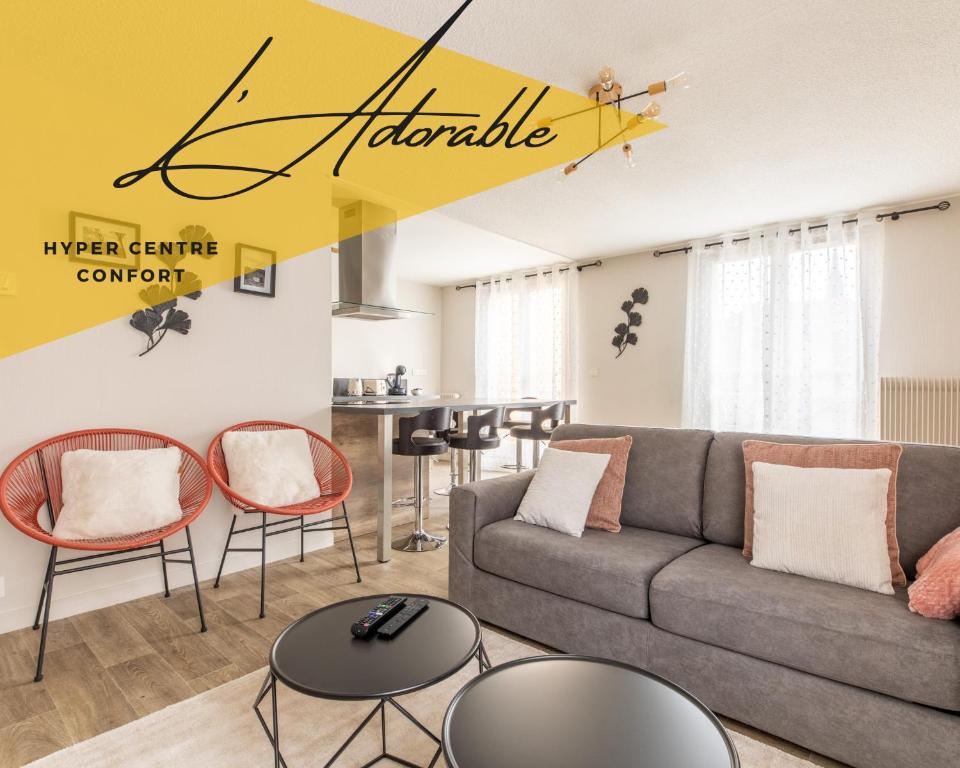 克莱蒙费朗L'adorable Confort & Central的客厅配有沙发和椅子
