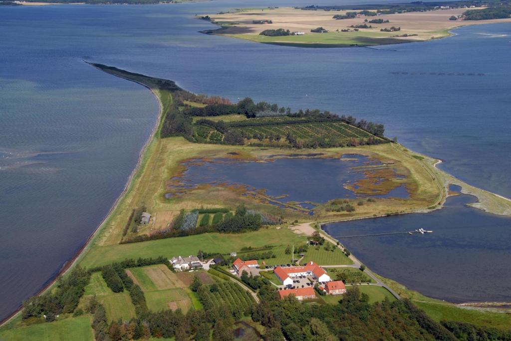 尤尔斯明讷Borre Knob konferencecenter的水中小岛的空中景观
